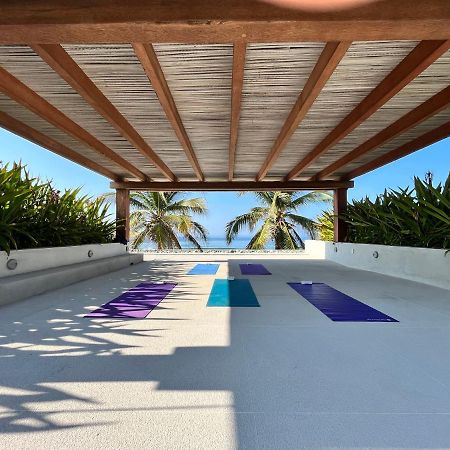 Marea Beachfront Villas Zihuatanejo Buitenkant foto