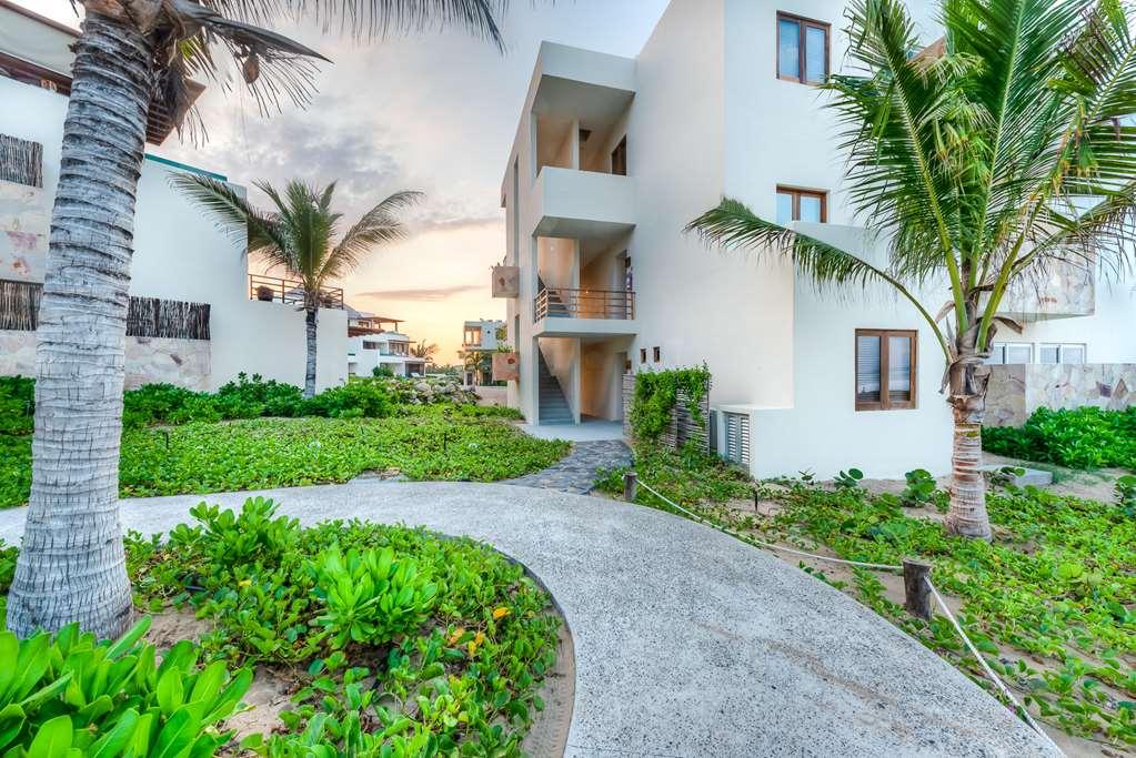Marea Beachfront Villas Zihuatanejo Buitenkant foto
