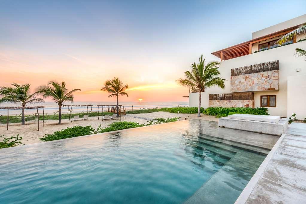 Marea Beachfront Villas Zihuatanejo Buitenkant foto