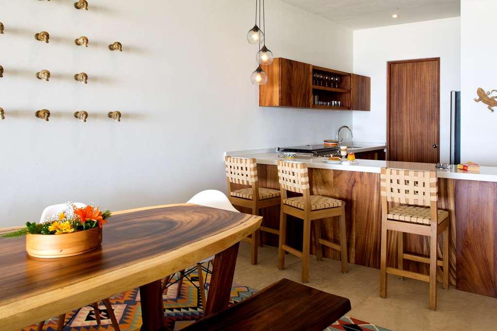 Marea Beachfront Villas Zihuatanejo Kamer foto
