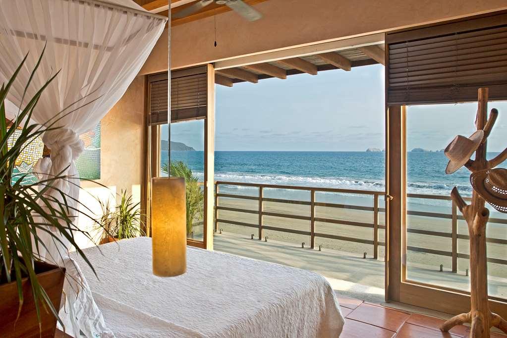 Marea Beachfront Villas Zihuatanejo Kamer foto