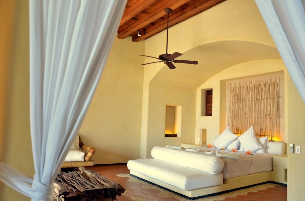 Marea Beachfront Villas Zihuatanejo Buitenkant foto