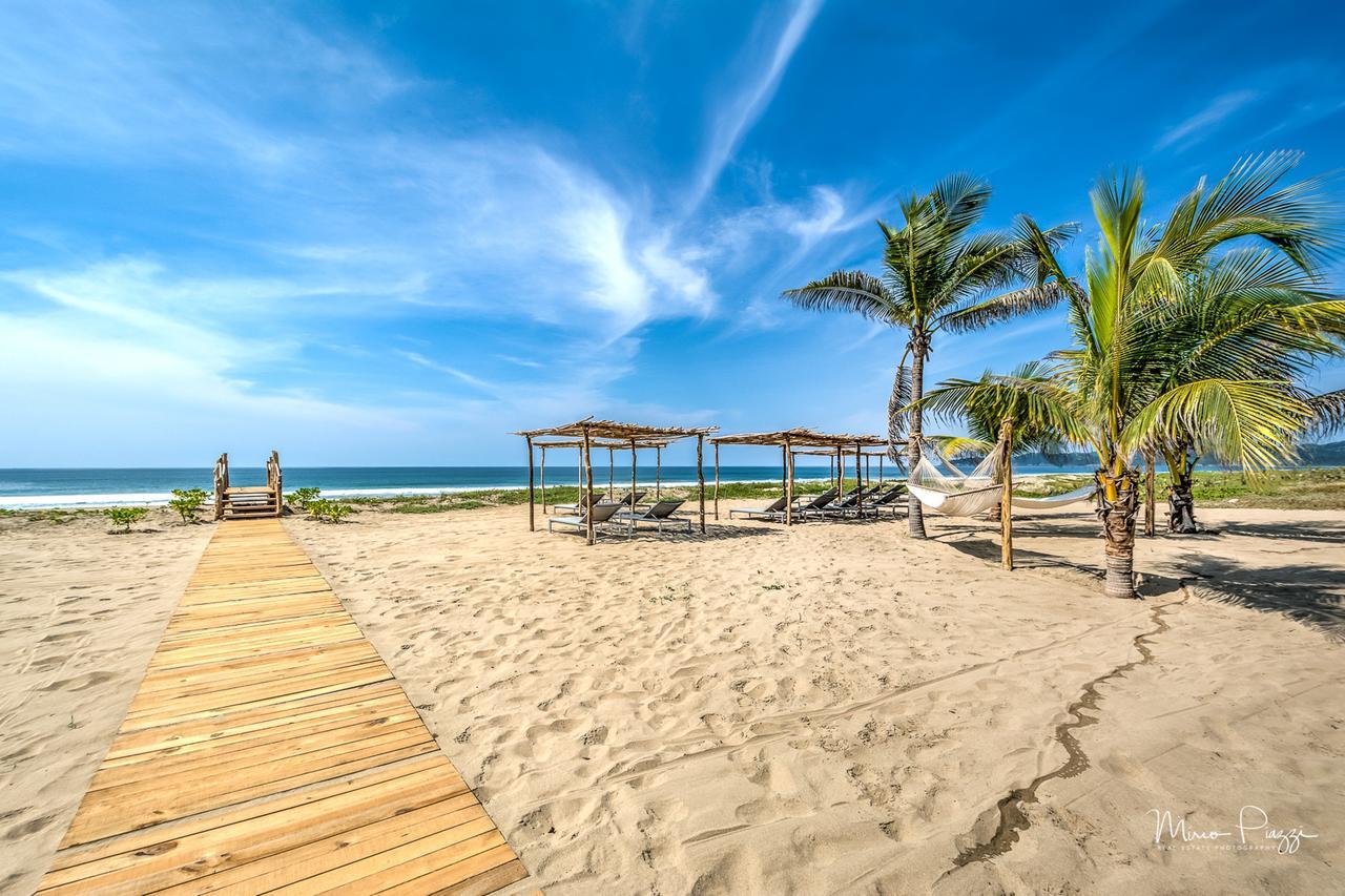 Marea Beachfront Villas Zihuatanejo Buitenkant foto