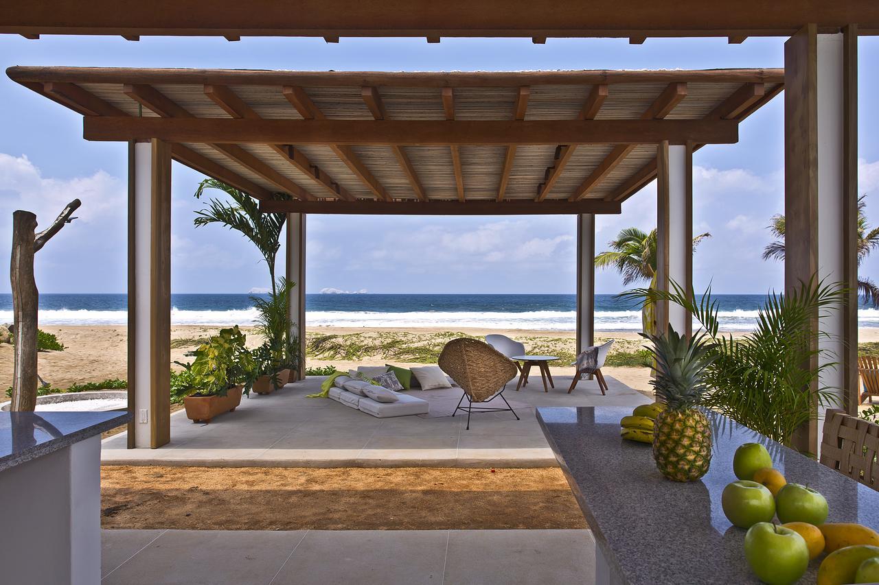 Marea Beachfront Villas Zihuatanejo Buitenkant foto