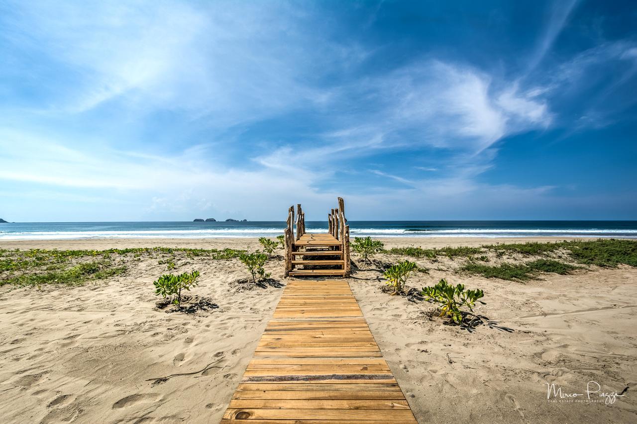 Marea Beachfront Villas Zihuatanejo Buitenkant foto