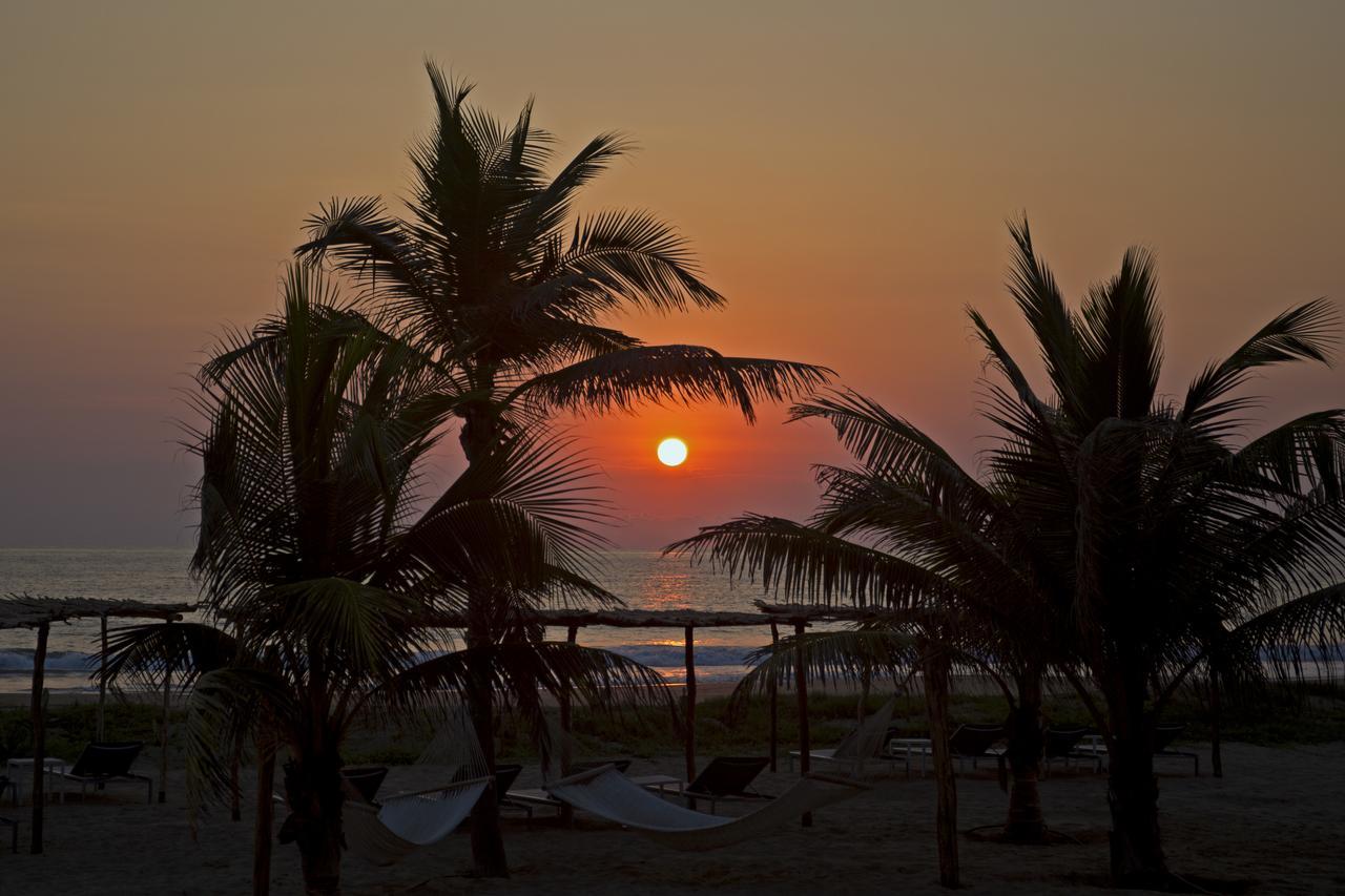 Marea Beachfront Villas Zihuatanejo Buitenkant foto