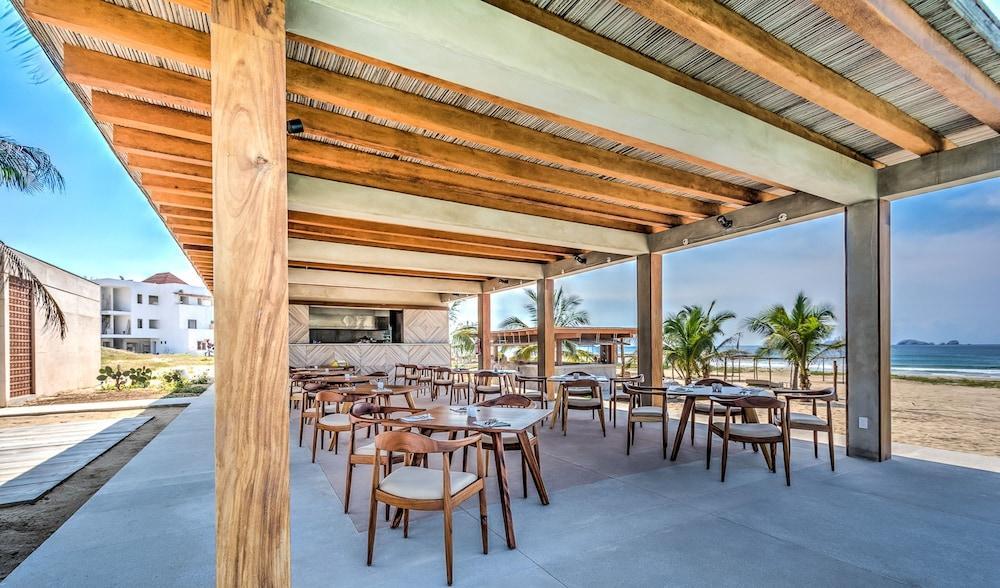 Marea Beachfront Villas Zihuatanejo Buitenkant foto